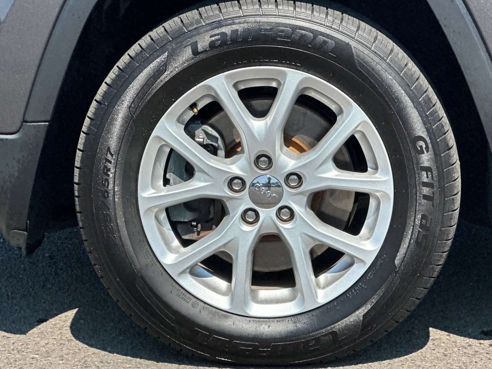 Used 2018 Jeep Cherokee Latitude Plus w/ Comfort/Convenience Group AWD/4WD image 26
