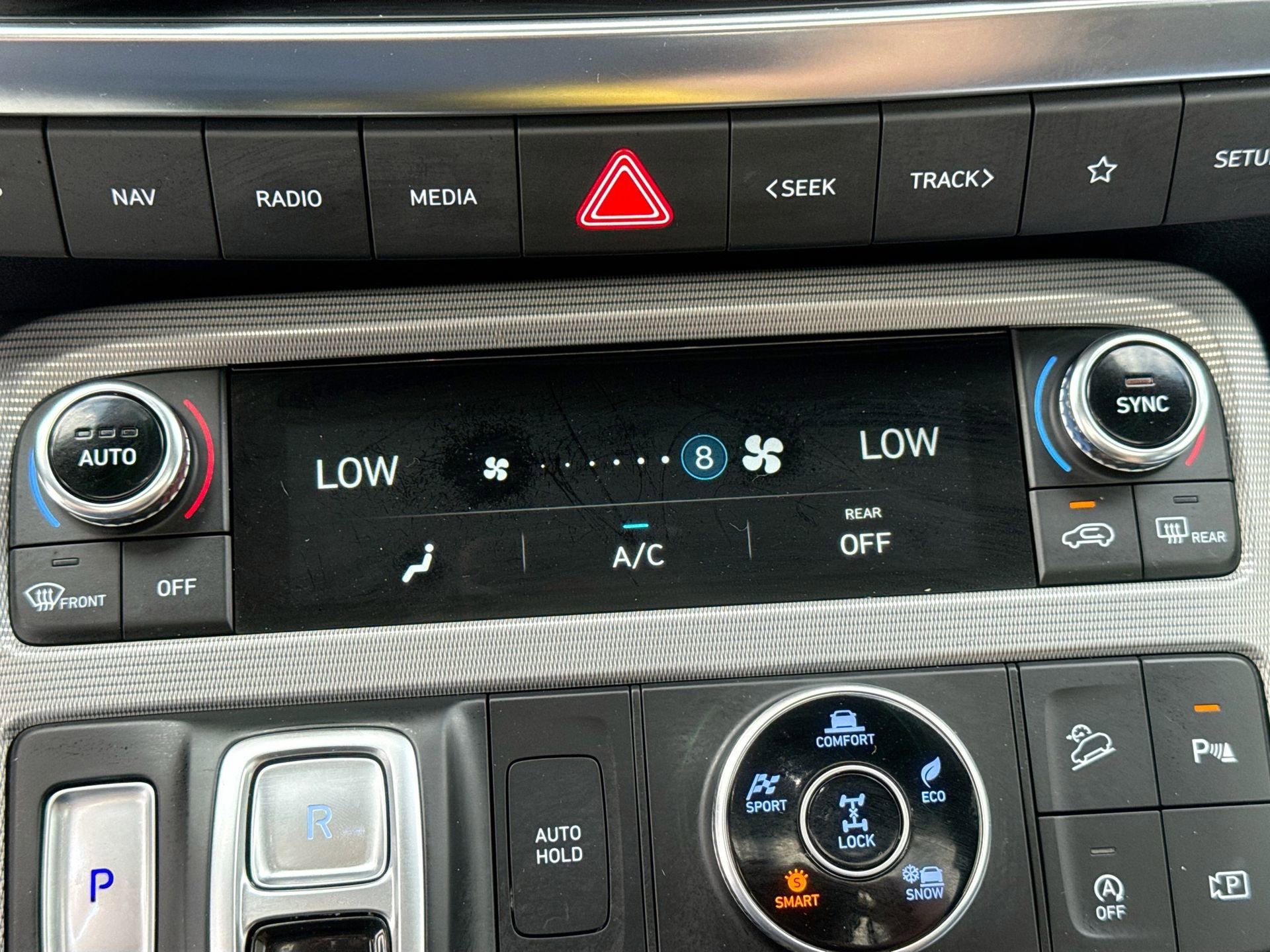 Used 2024 Hyundai Palisade Calligraphy image 17