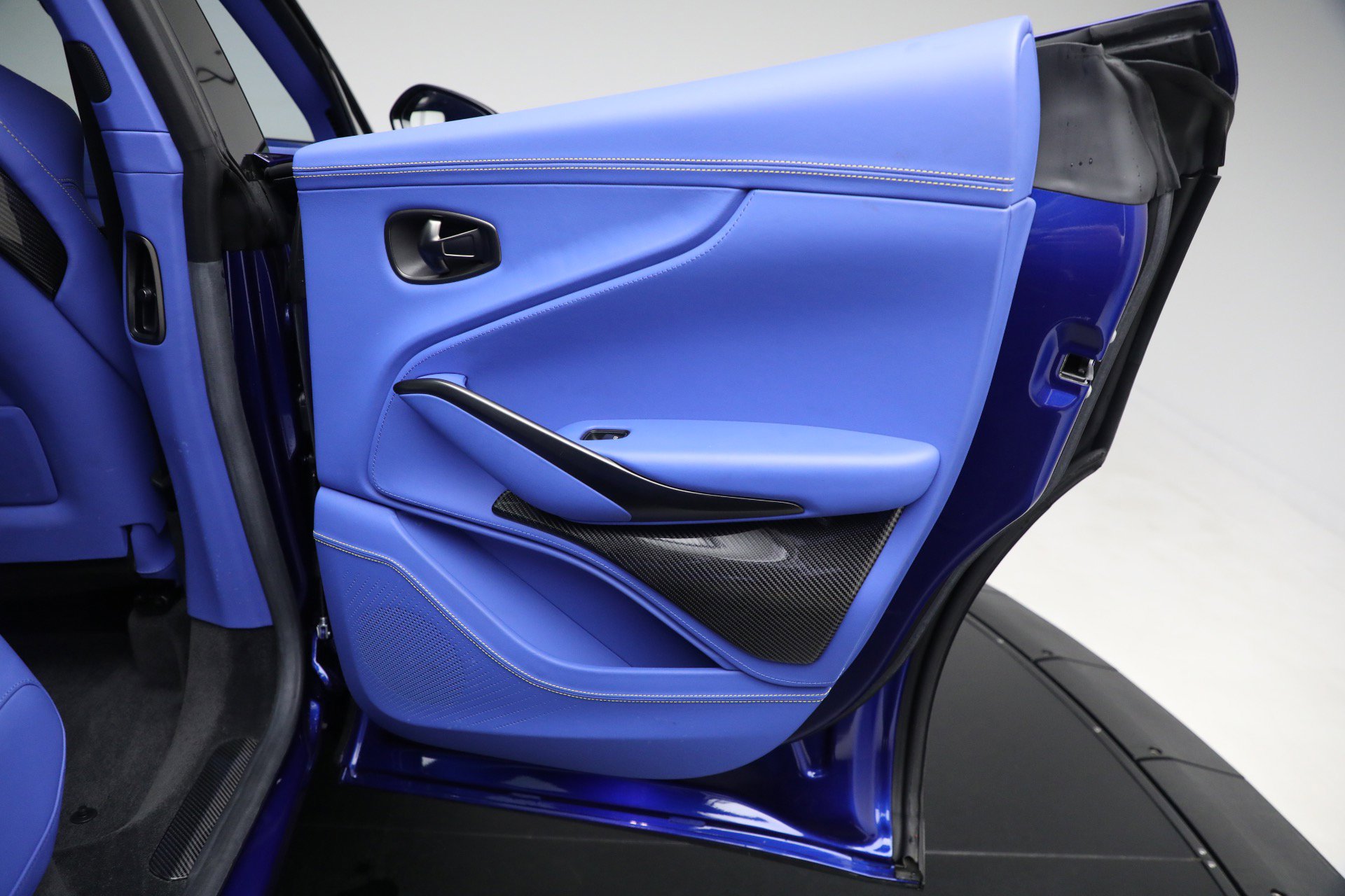 Used 2024 Aston Martin DBX 707 image 38