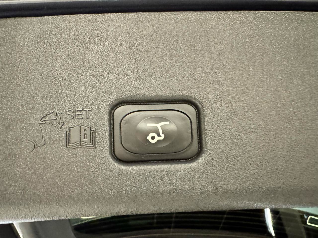 Used 2024 Lincoln Nautilus Reserve w/ Equipment Group 202A AWD/4WD image 33