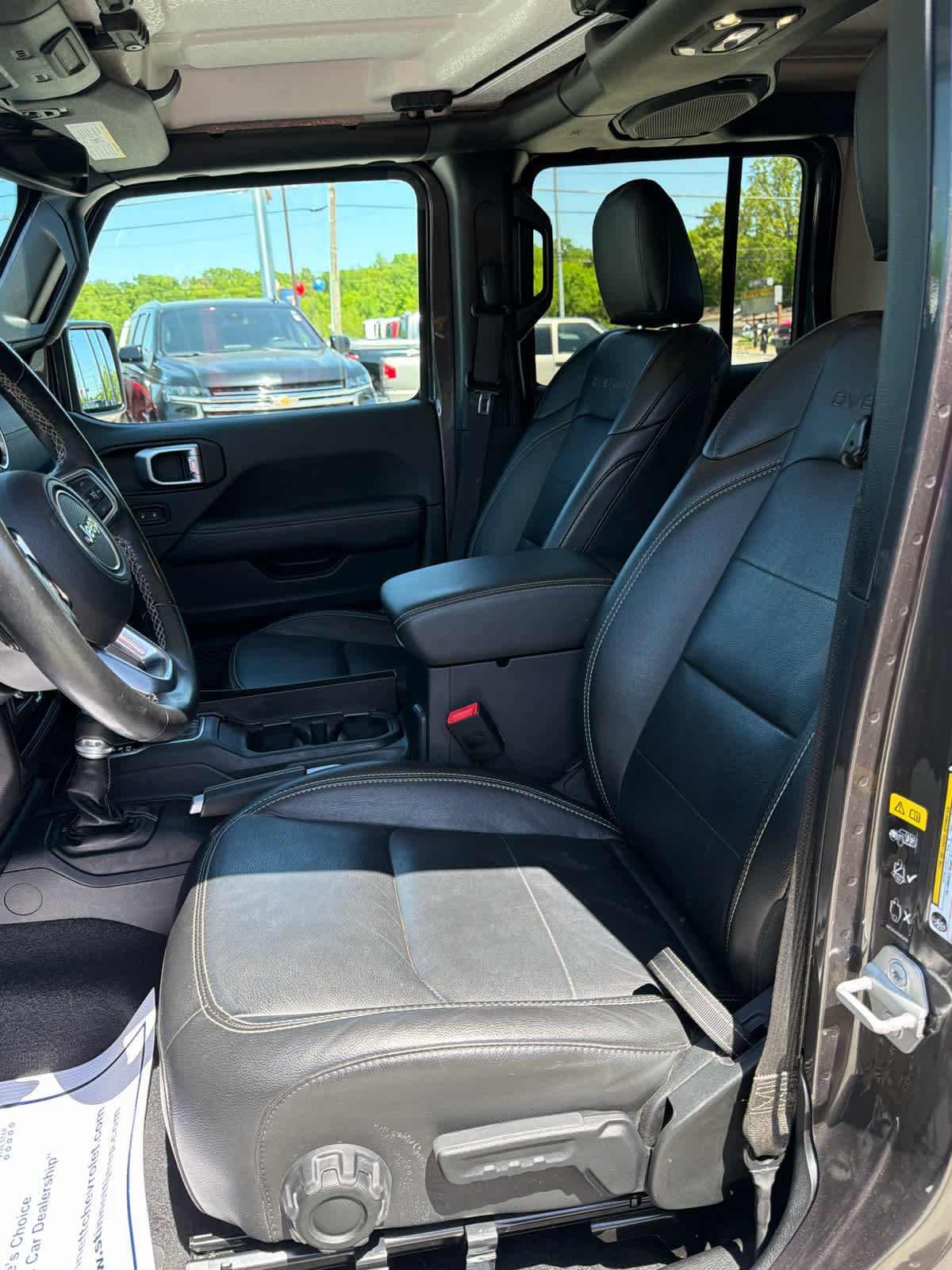 Used 2020 Jeep Gladiator Overland AWD/4WD image 12