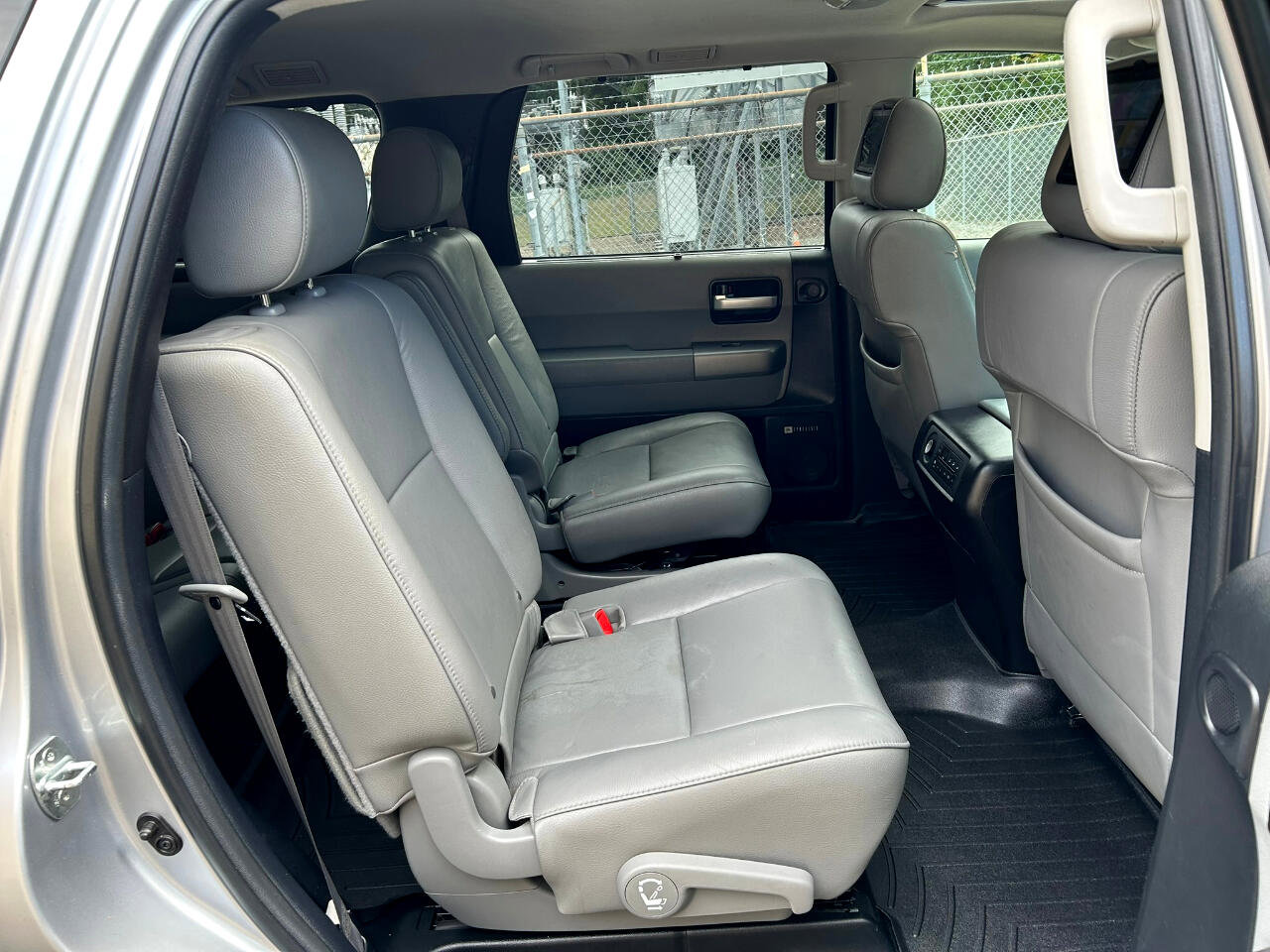 Used 2014 Toyota Sequoia Limited image 19