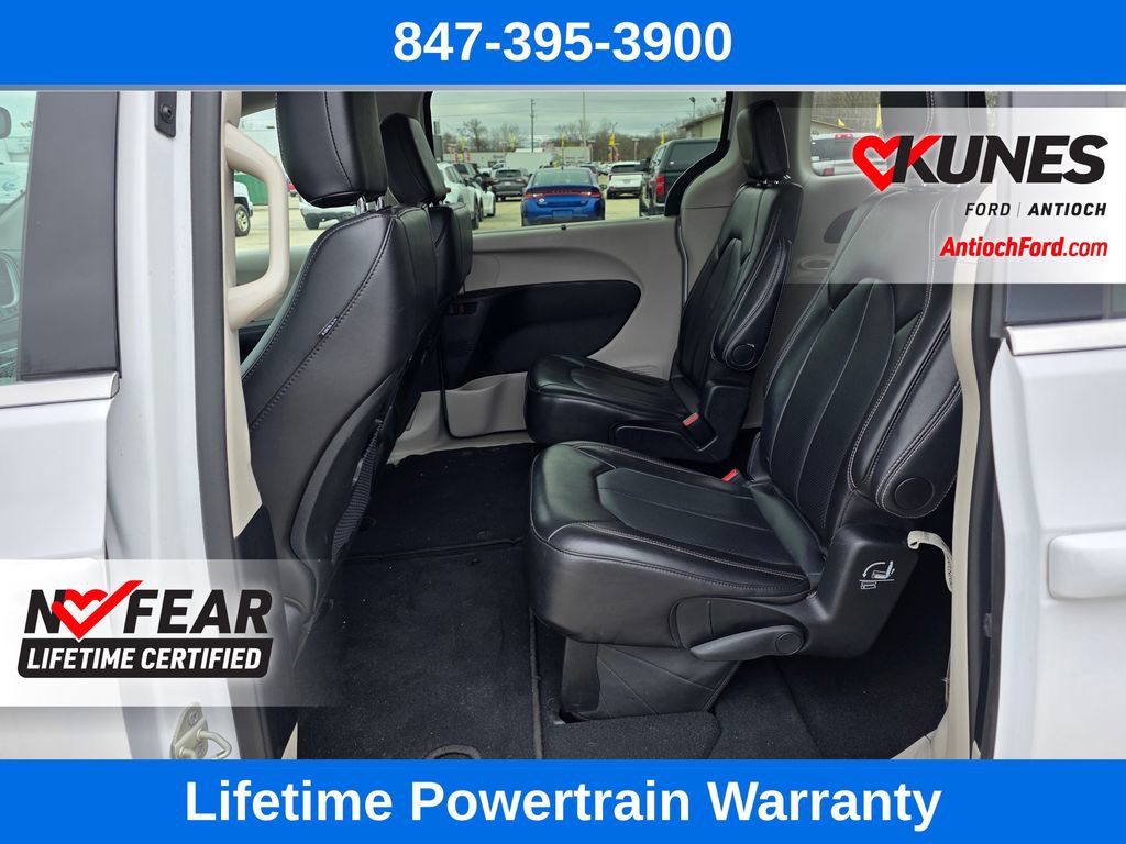 Used 2024 Chrysler Pacifica Touring-L FWD image 19