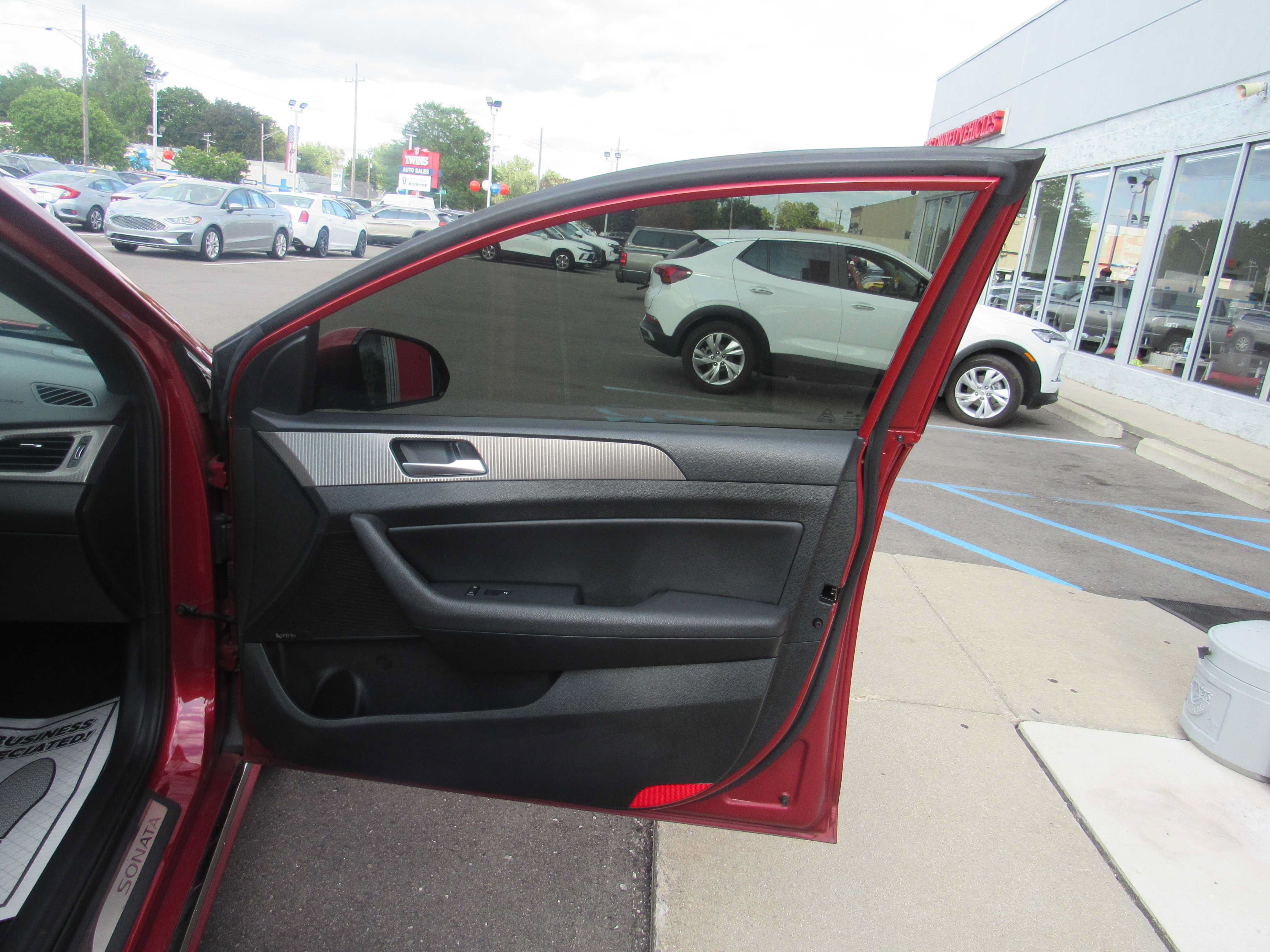Used 2018 Hyundai Sonata Limited FWD image 16