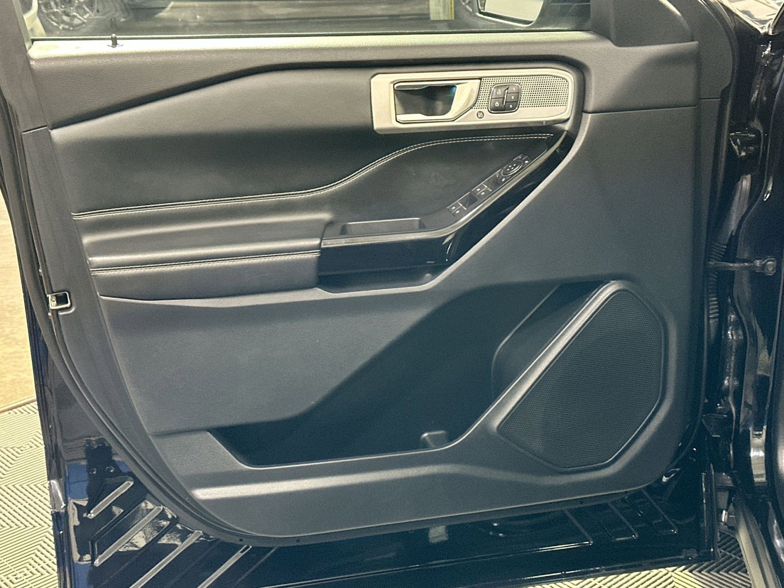 Used 2022 Ford Explorer ST w/ Equipment Group 401A image 15