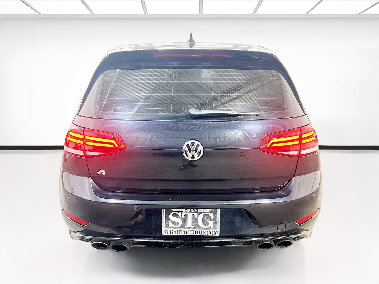 Used 2018 Volkswagen Golf R 4-Door AWD/4WD image 5