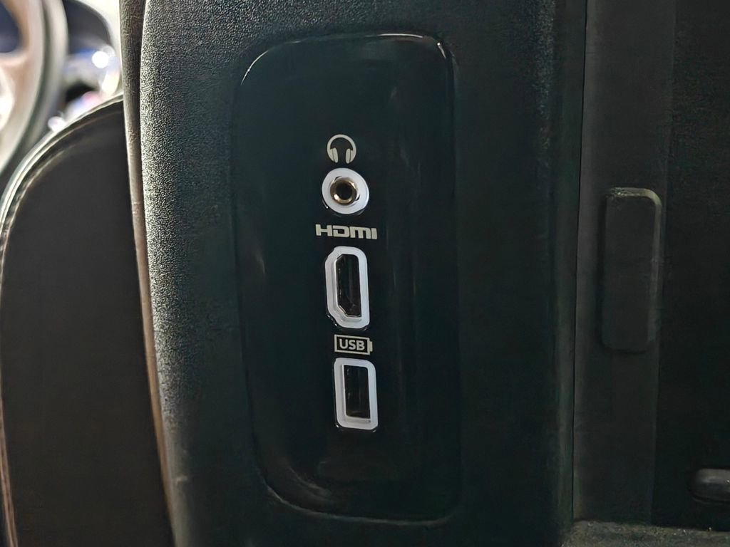 Used 2017 Chrysler Pacifica Limited FWD image 50