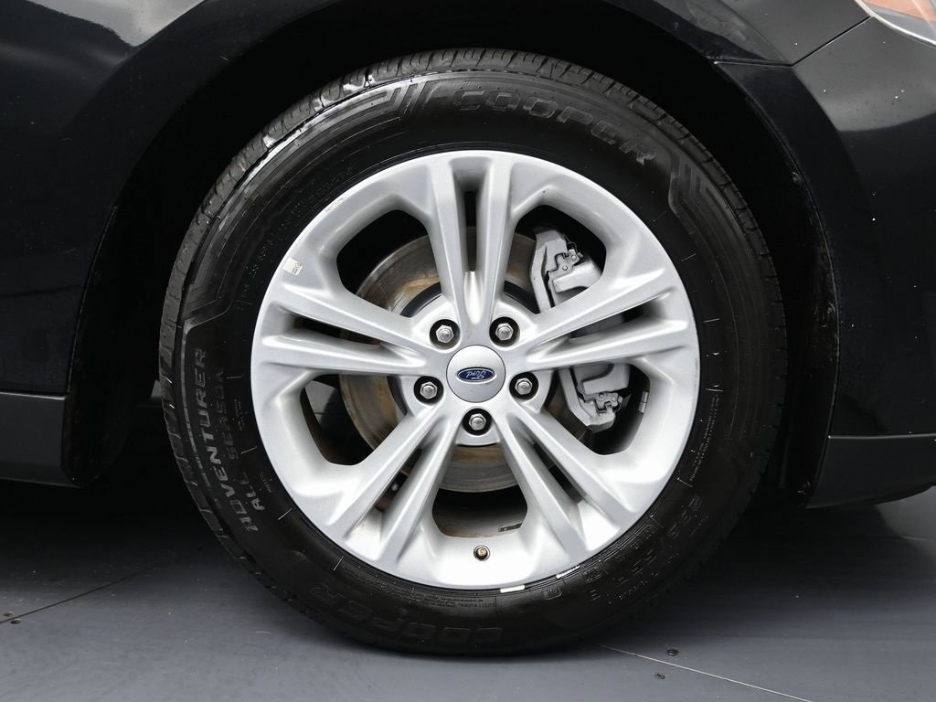 Used 2016 Ford Taurus SE image 12