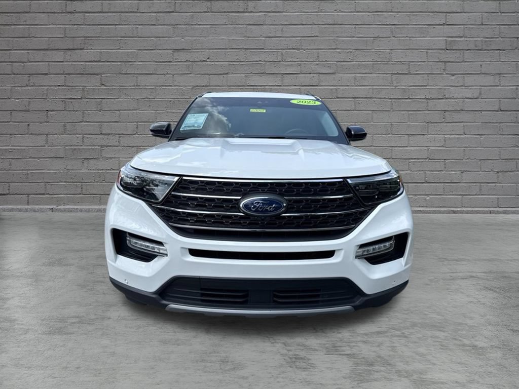 Used 2023 Ford Explorer XLT w/ Equipment Group 202A AWD/4WD image 2