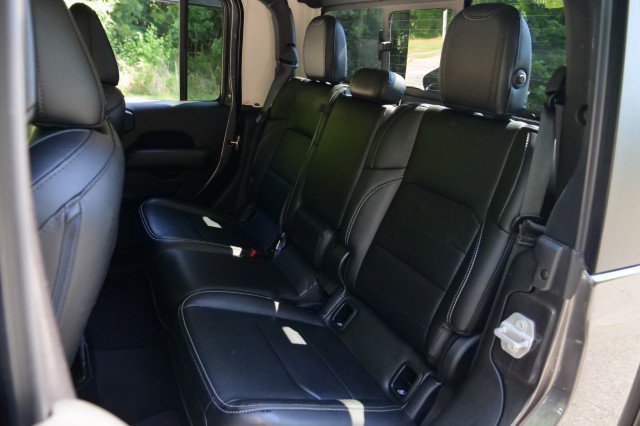 Used 2022 Jeep Gladiator Overland w/ Popular Equipment Package AWD/4WD image 23
