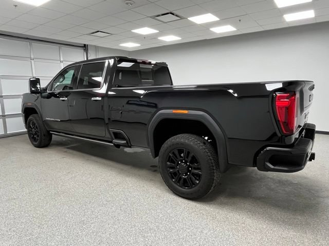 Used 2023 GMC Sierra 3500 Denali w/ Denali Black Diamond Edition AWD/4WD image 7