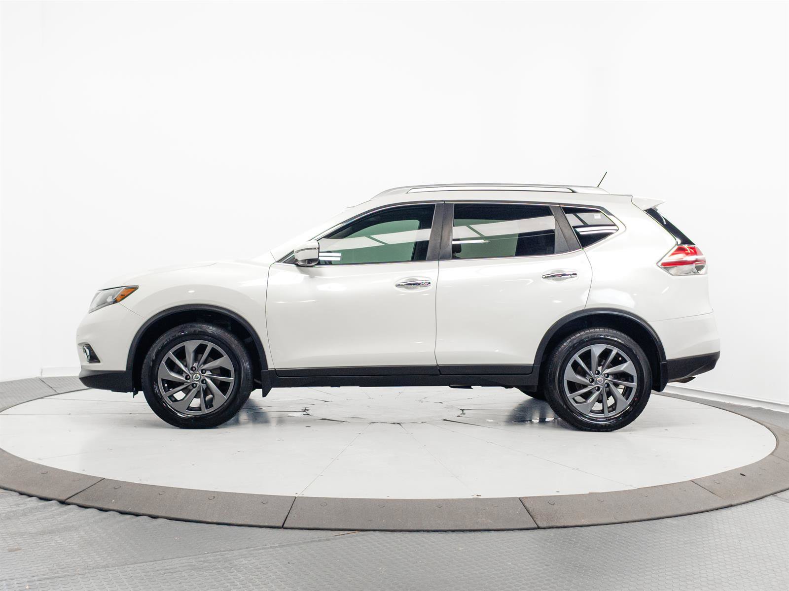 Used 2016 Nissan Rogue SL w/ SL Premium Package AWD/4WD image 8