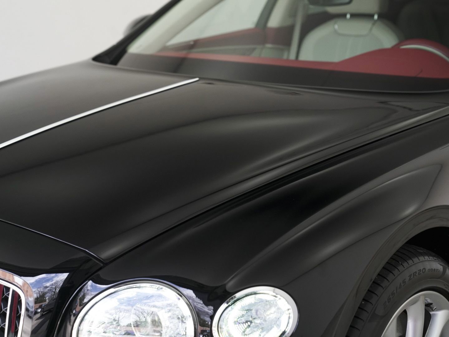 Used 2023 Bentley Flying Spur V8 image 36