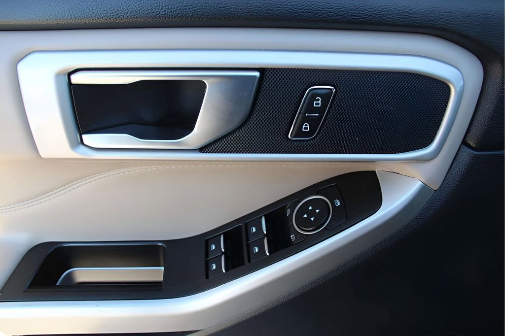 Used 2021 Ford Explorer XLT w/ Equipment Group 202A image 15