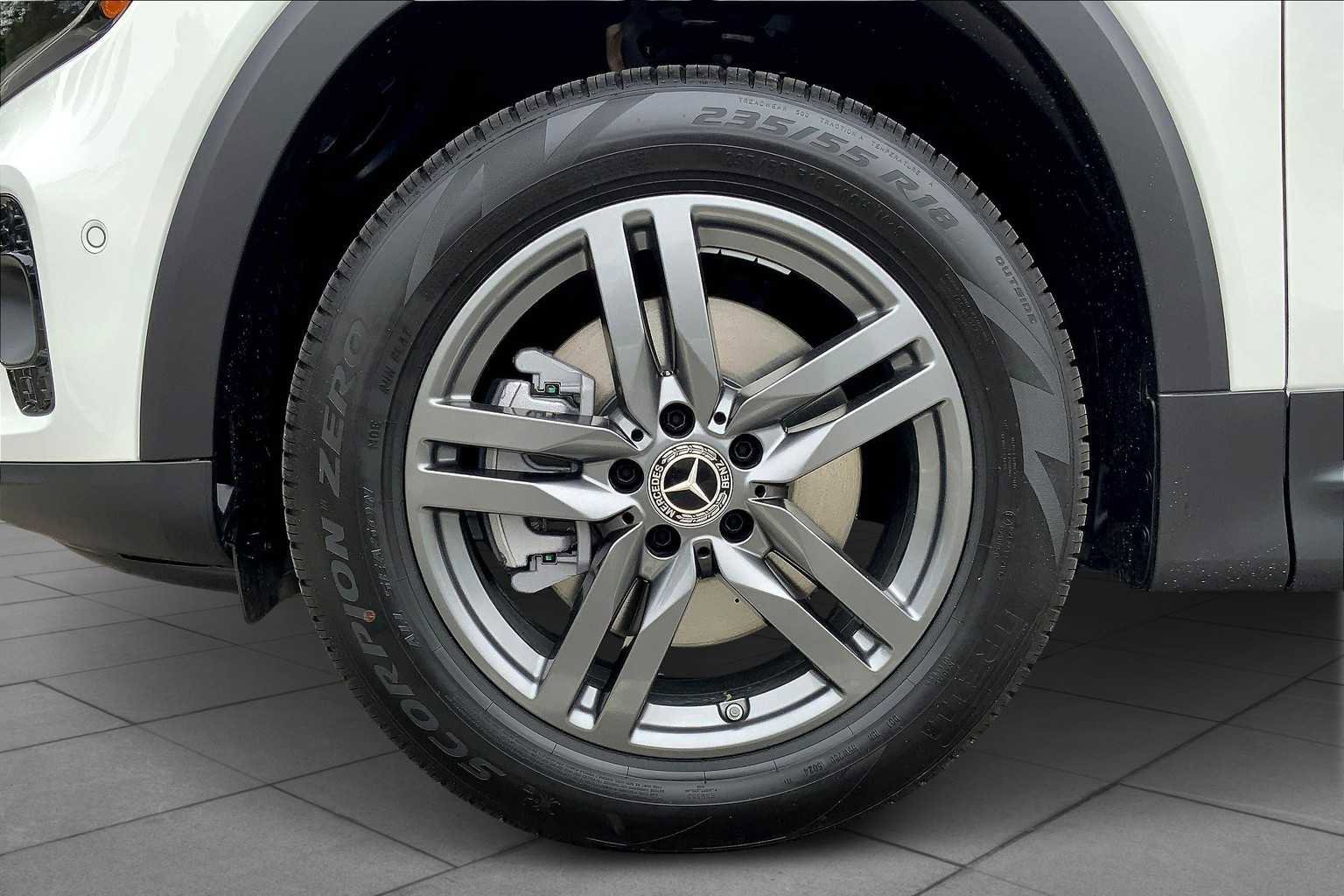 New 2025 Mercedes-Benz GLB 250 4MATIC image 15