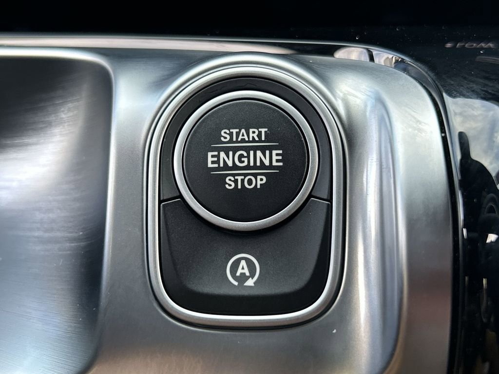 Used 2025 Mercedes-Benz GLB 250 4MATIC image 16