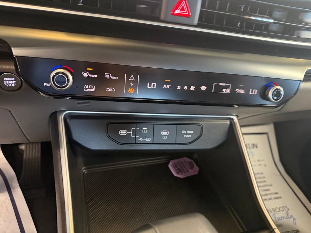 Used 2025 Kia Carnival FWD image 16