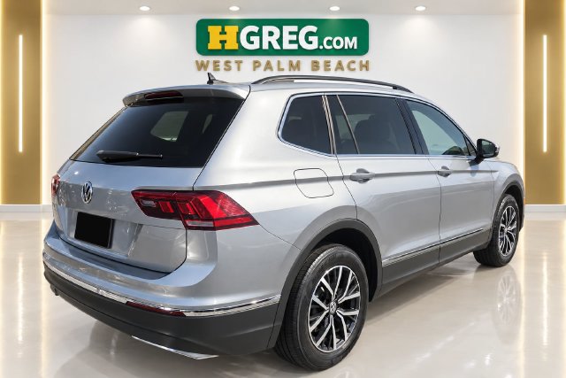 Used 2020 Volkswagen Tiguan SE w/ Panoramic Sunroof Package FWD image 6