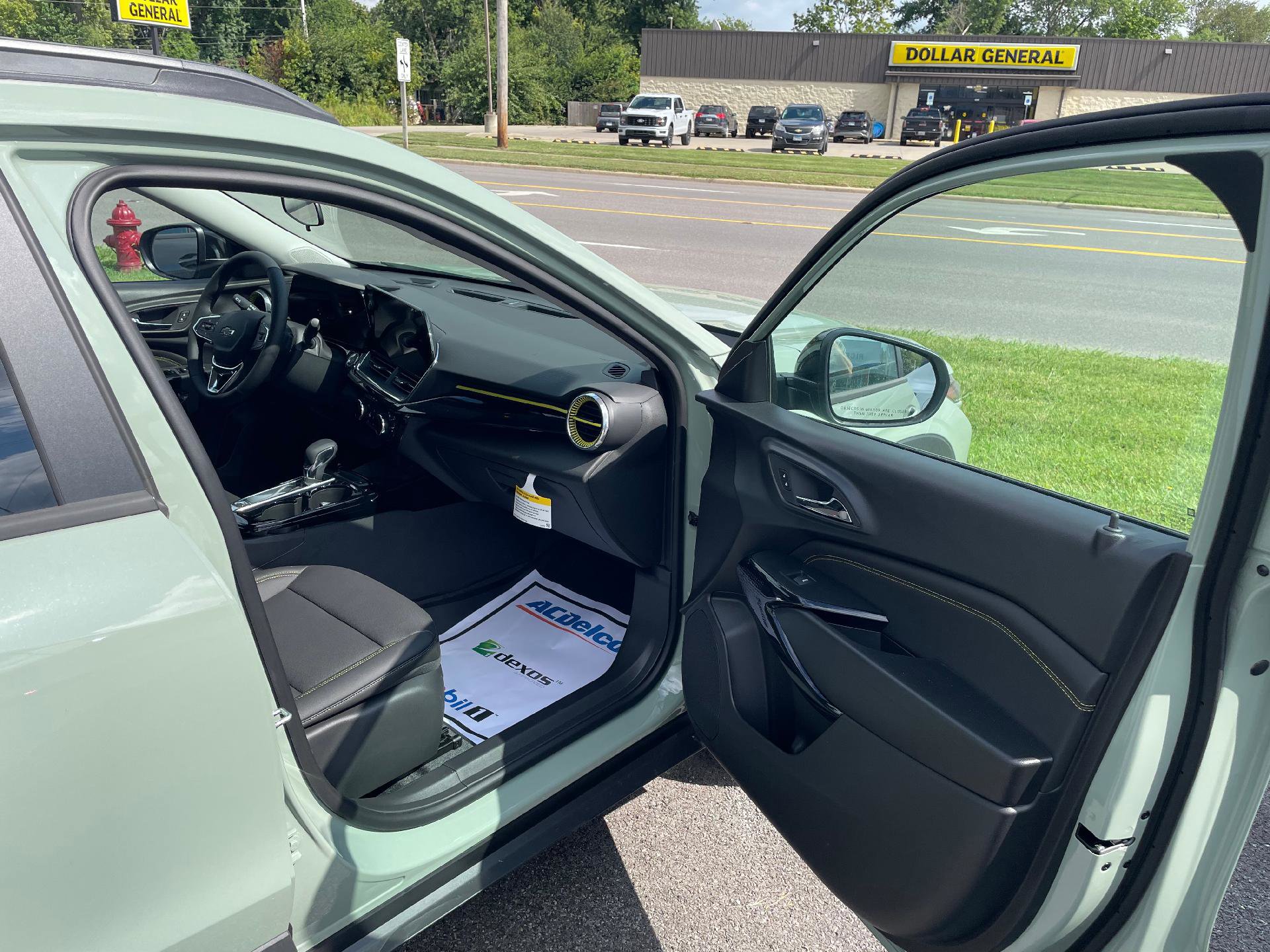 New 2025 Chevrolet Trax ACTIV w/ Sunroof Package image 9