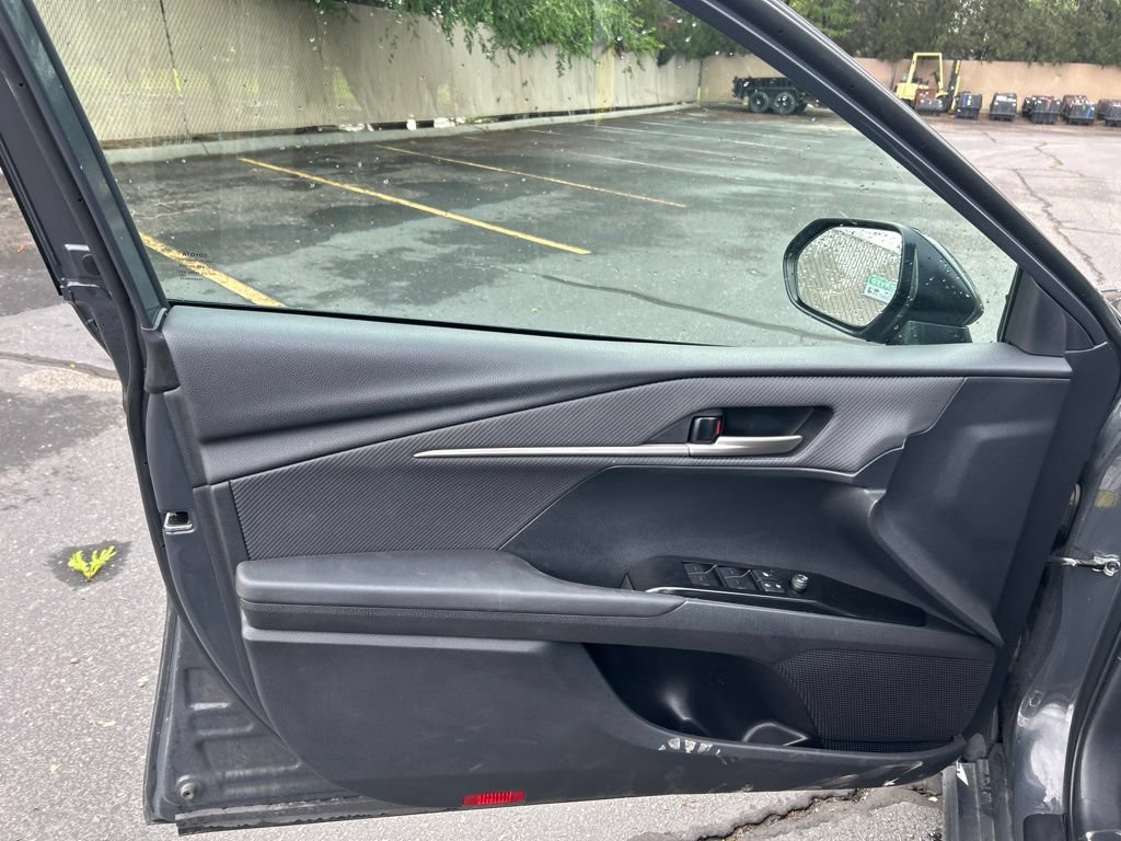 Used 2025 Toyota Camry SE FWD image 6