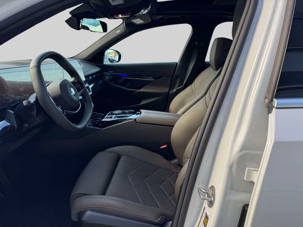 Certified 2024 BMW i5 eDrive40i w/ Convenience Package image 14