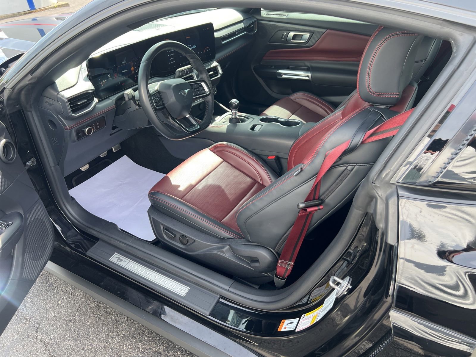 Used 2025 Ford Mustang GT Premium RWD image 29