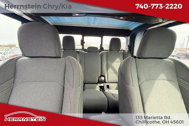 Used 2024 Jeep Gladiator Sport AWD/4WD image 17