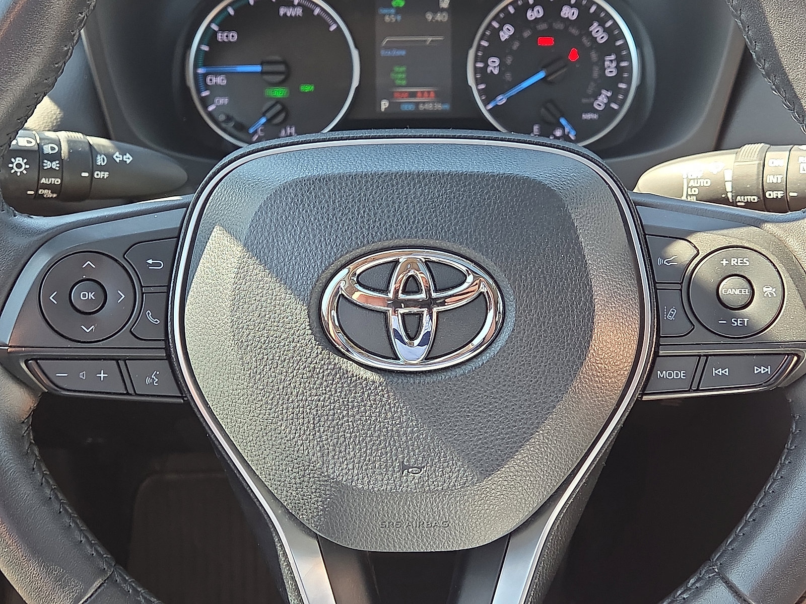 Used 2022 Toyota RAV4 XLE Premium AWD/4WD image 17