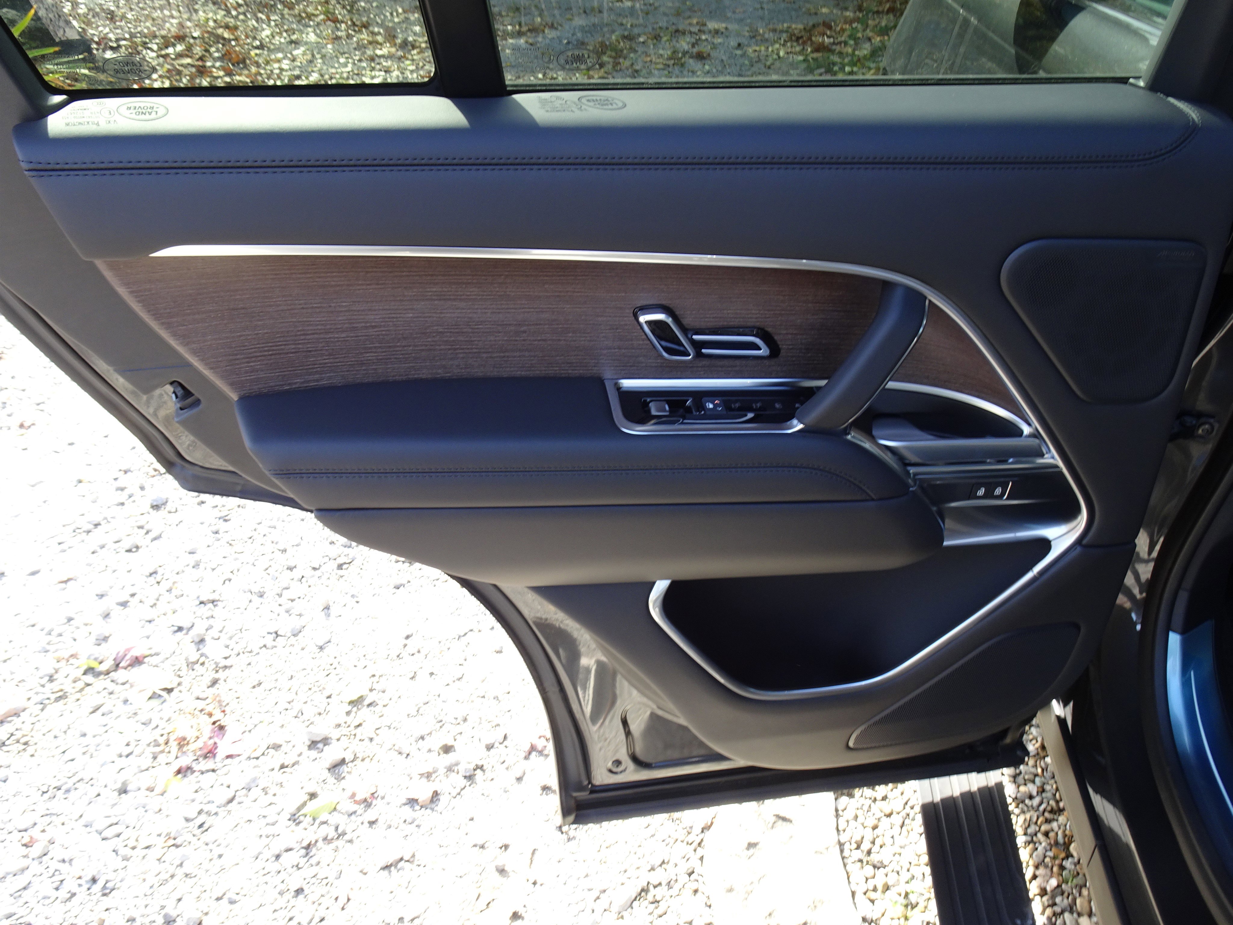 New 2025 Land Rover Range Rover SE image 22