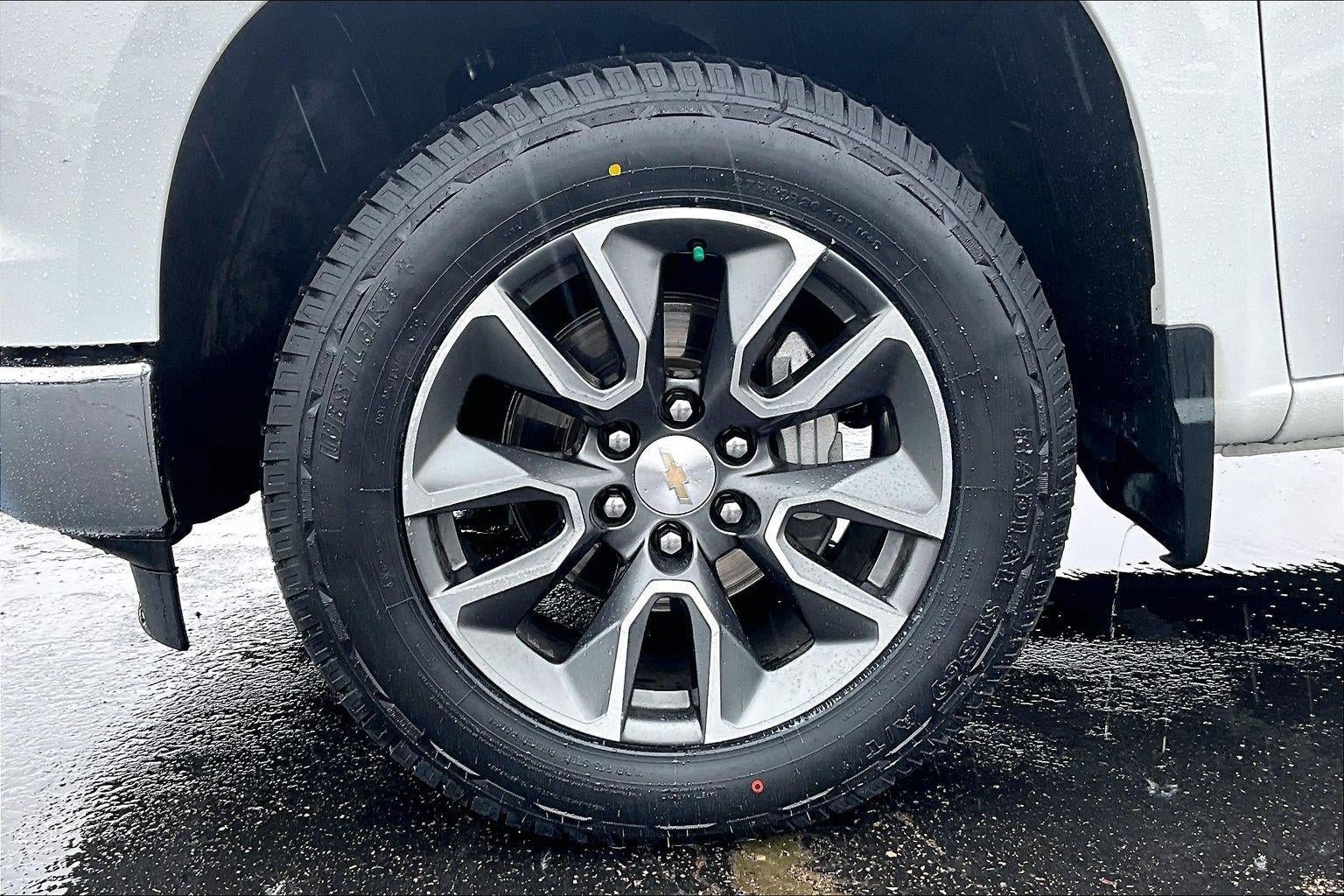 Used 2024 Chevrolet Silverado 1500 LT AWD/4WD image 9