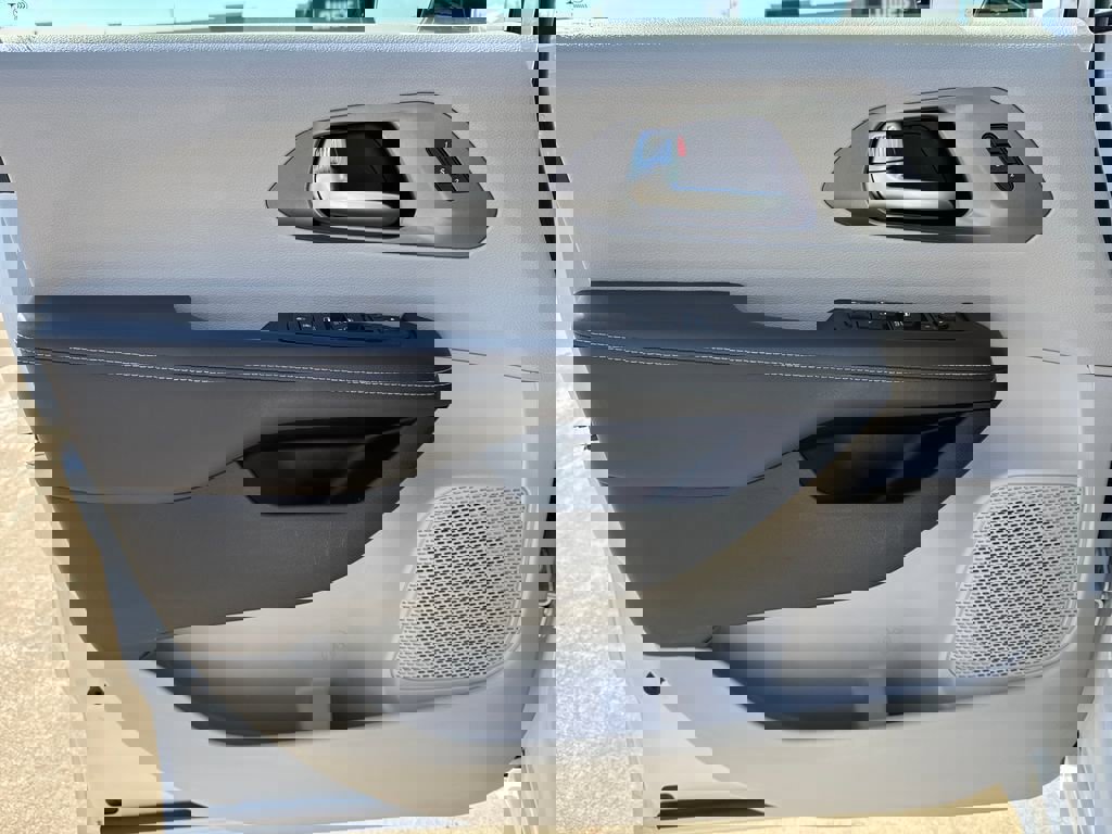 Used 2024 Chrysler Pacifica Touring-L image 13