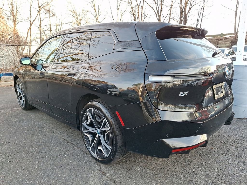 Used 2024 BMW iX xDrive50 w/ Sport Package image 6