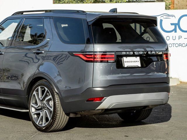 Used 2025 Land Rover Discovery S image 10