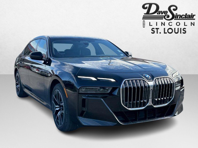 Used 2023 BMW 760i xDrive image 3