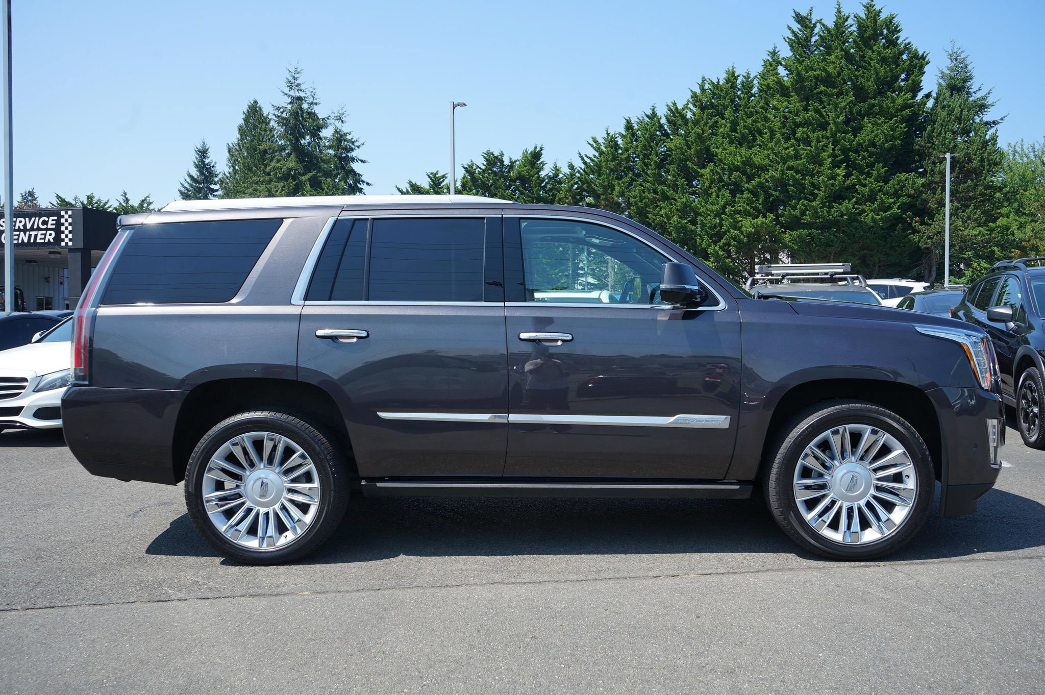 Used 2017 Cadillac Escalade Platinum AWD/4WD image 6
