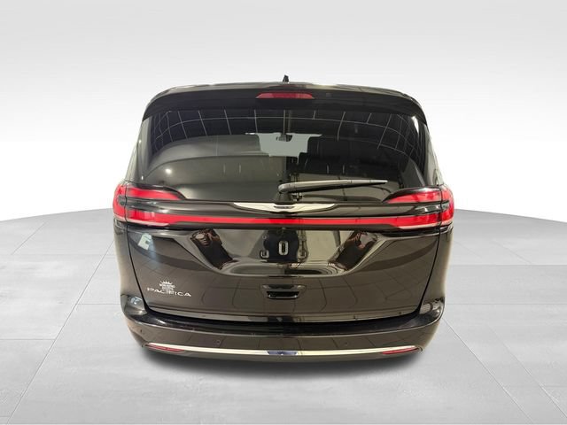 Used 2025 Chrysler Pacifica Select FWD image 6