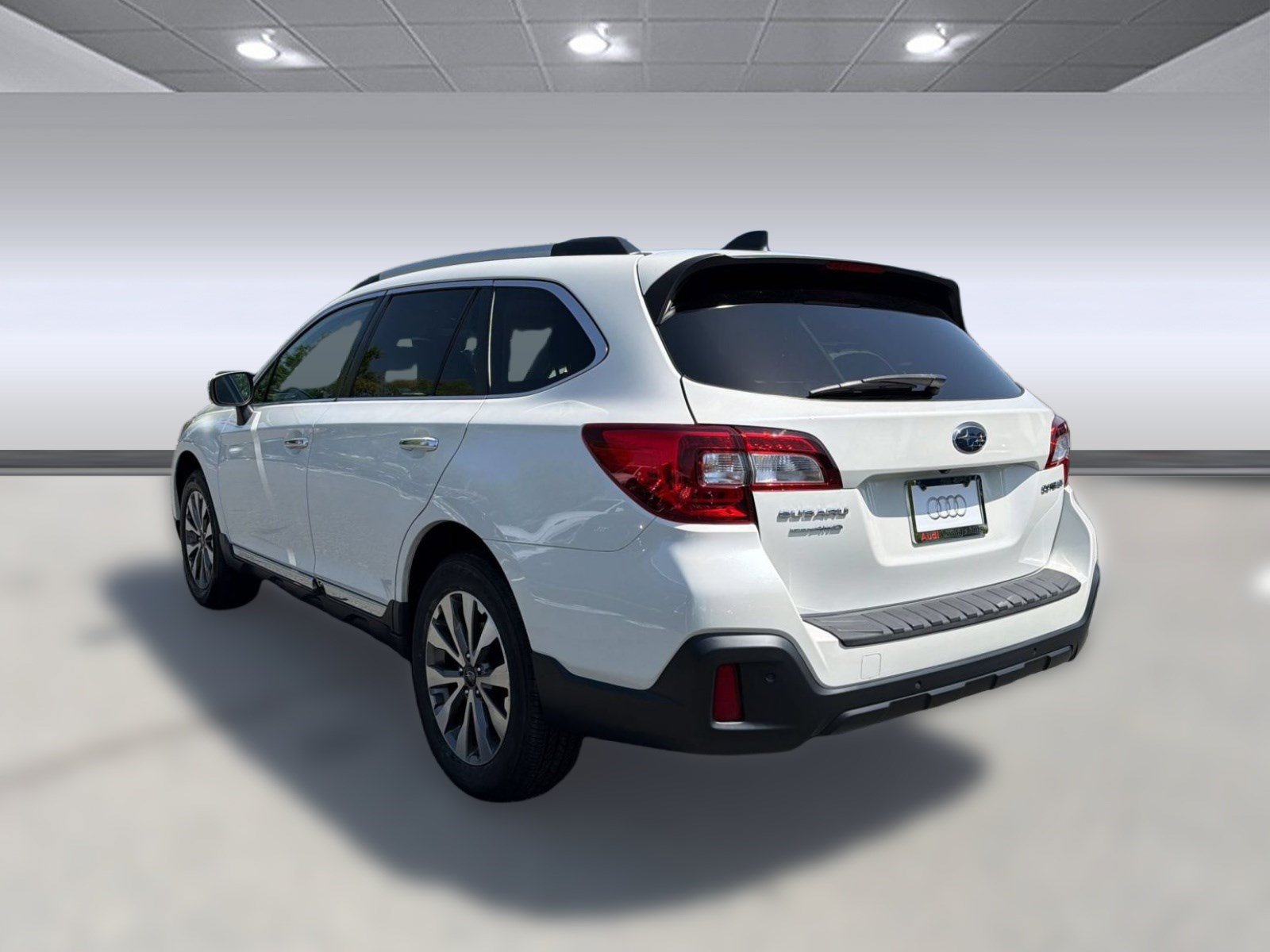 Used 2019 Subaru Outback 2.5i Touring w/ Popular Package #3A AWD/4WD image 3