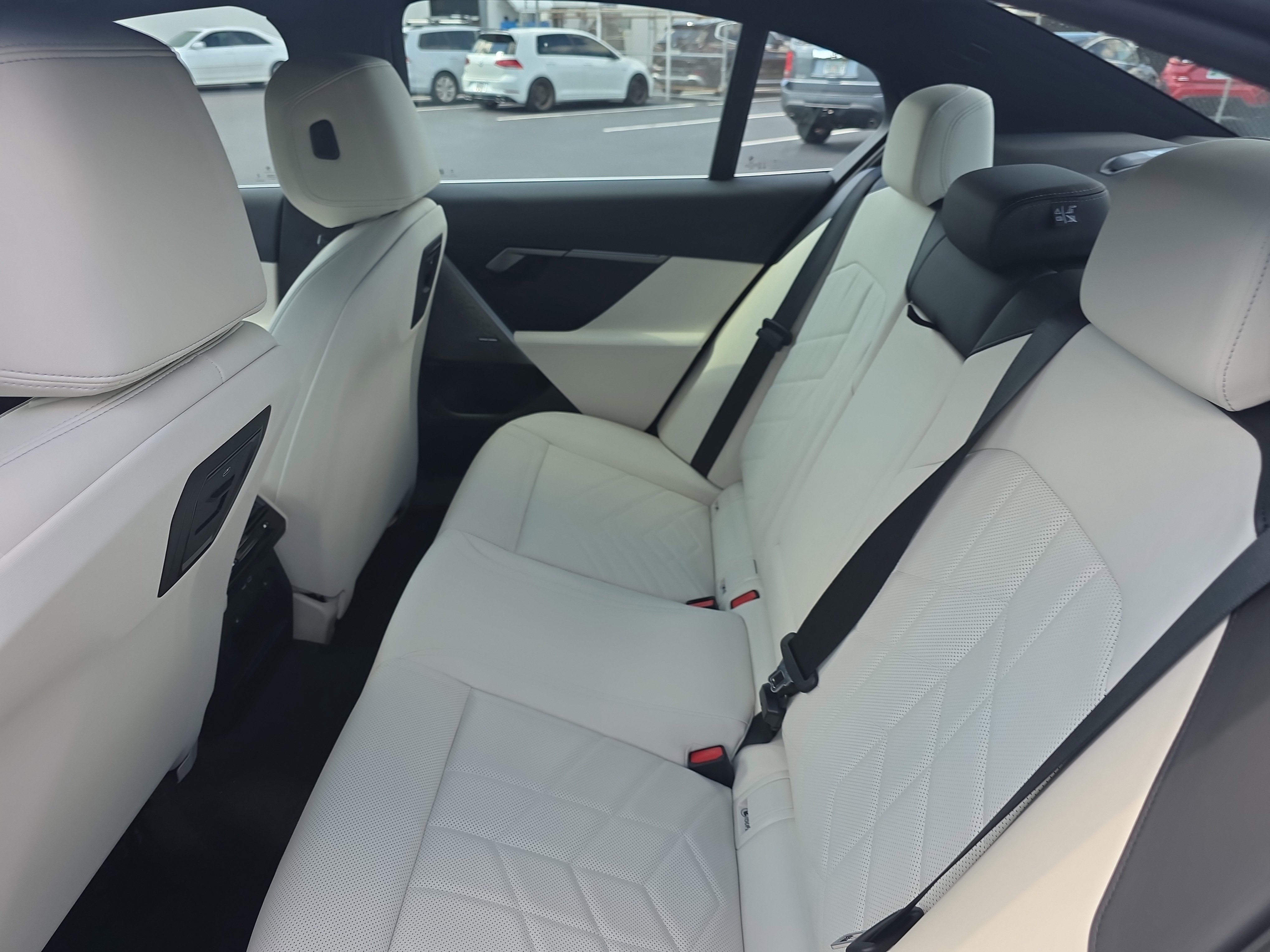 Used 2025 BMW 530i image 10