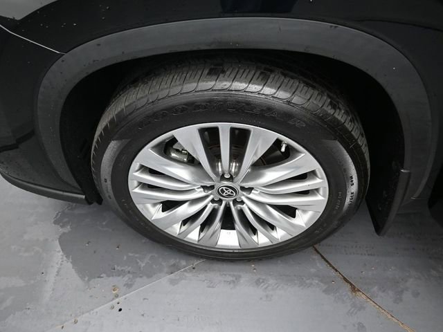 Used 2024 Toyota Highlander Platinum image 43