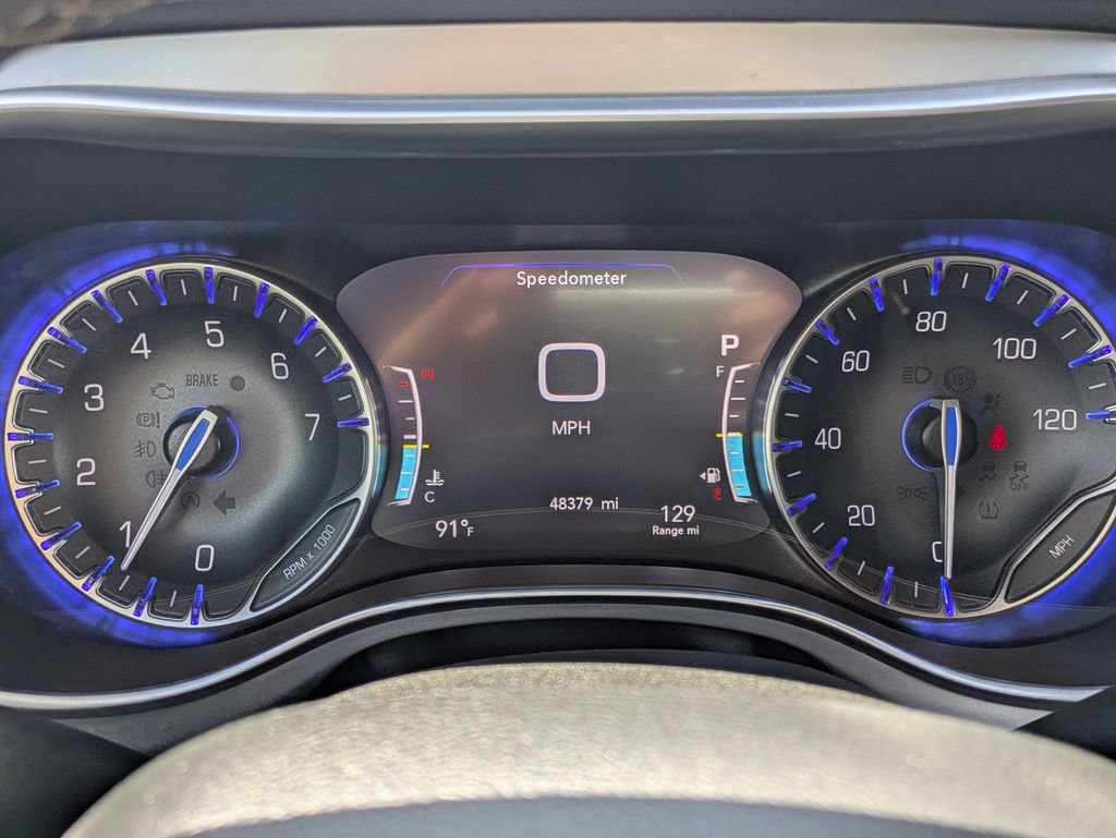 Used 2025 Chrysler Pacifica Limited FWD image 28