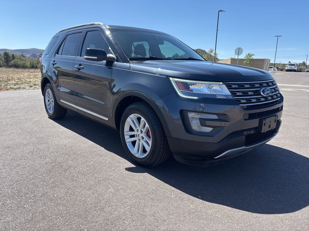 Used 2017 Ford Explorer XLT w/ Equipment Group 202A FWD image 2