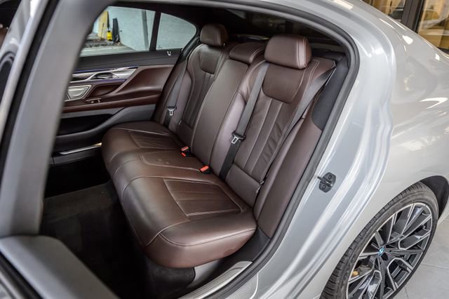 Used 2020 BMW 740i w/ M Sport Package image 39