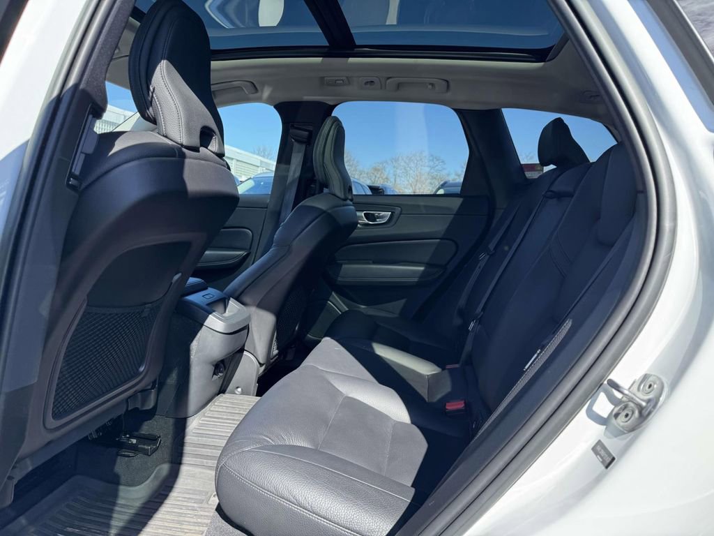 Certified 2023 Volvo XC60 B5 Plus w/ Climate Package image 9