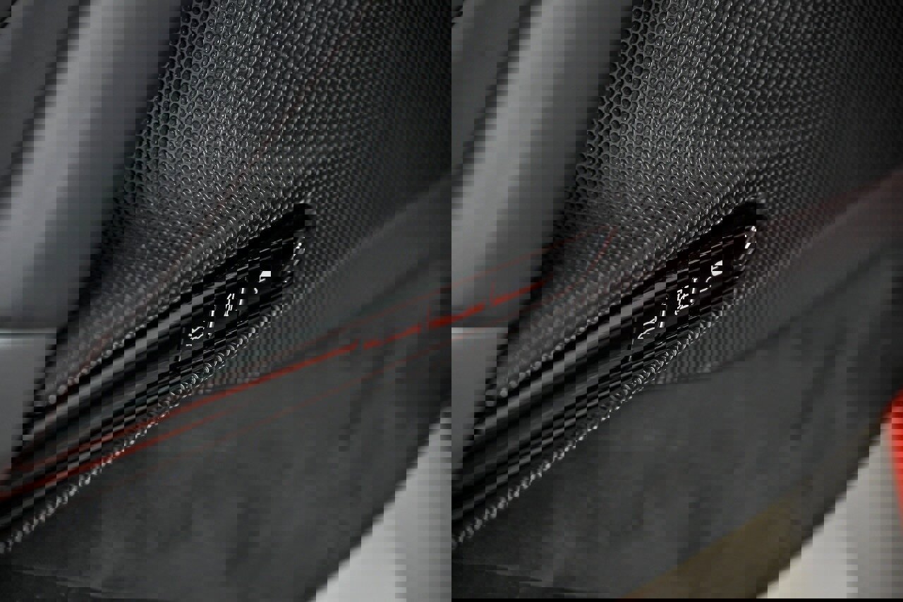 Used 2022 Ferrari SF90 Spider image 29