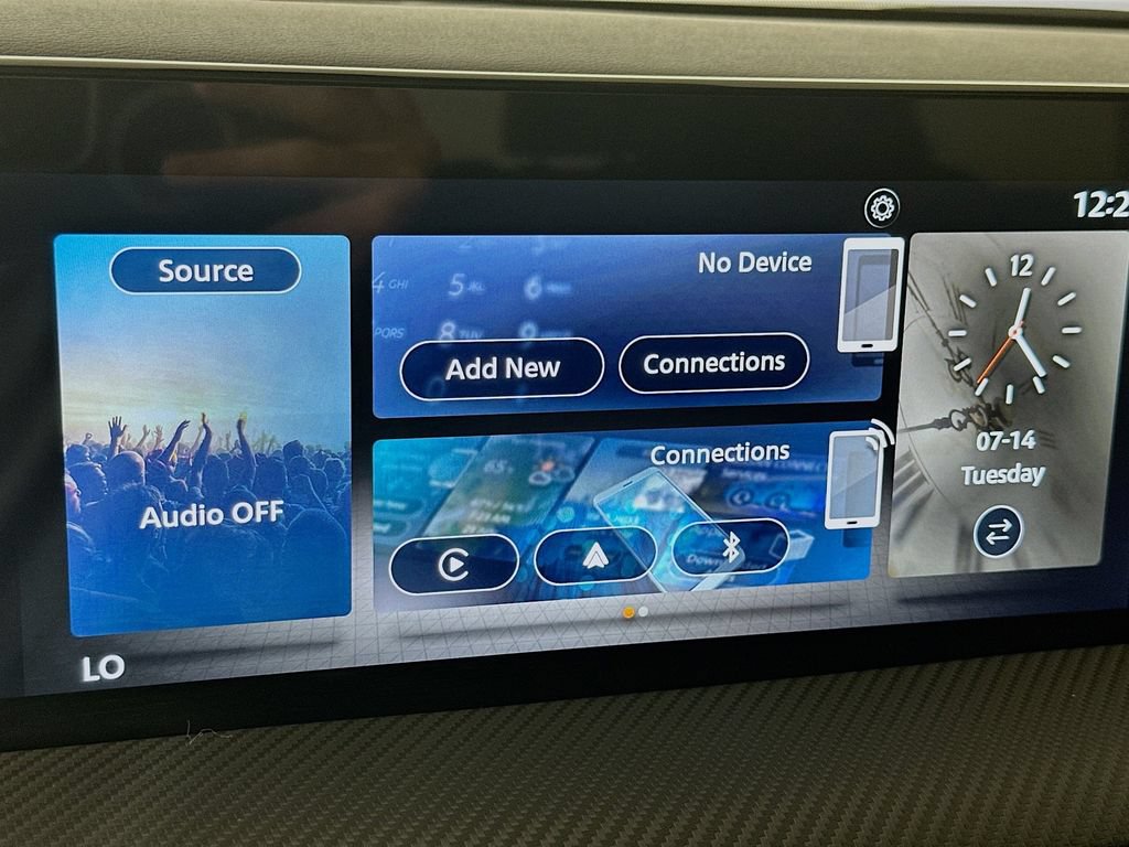 Certified 2025 Nissan Kicks SR FWD image 21