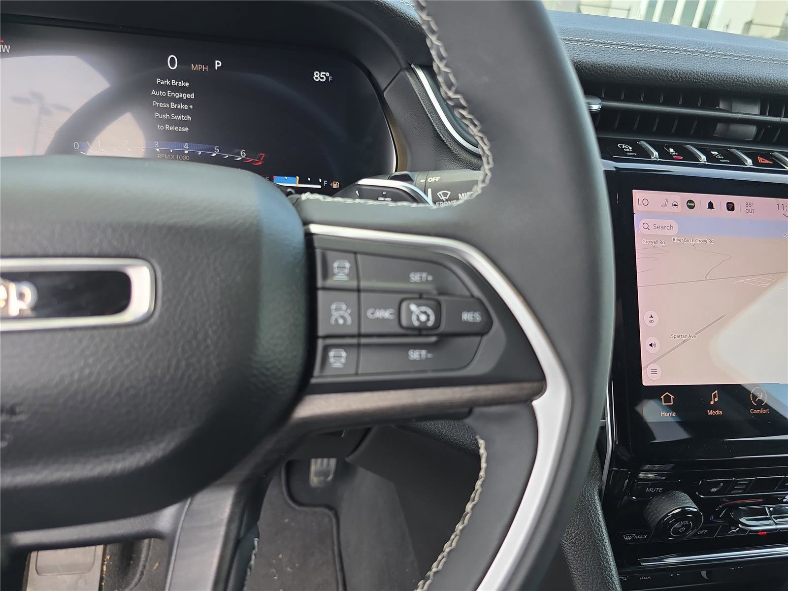 Used 2024 Jeep Grand Cherokee Limited w/ Black Appearance Package image 32