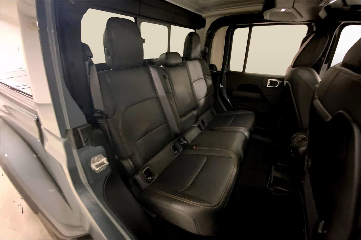Used 2025 Jeep Gladiator Sport w/ Premium Package AWD/4WD image 19