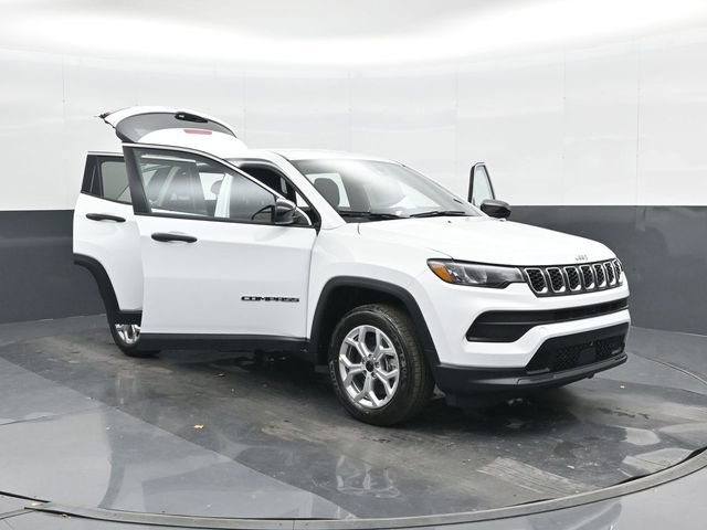Used 2025 Jeep Compass Sport image 45