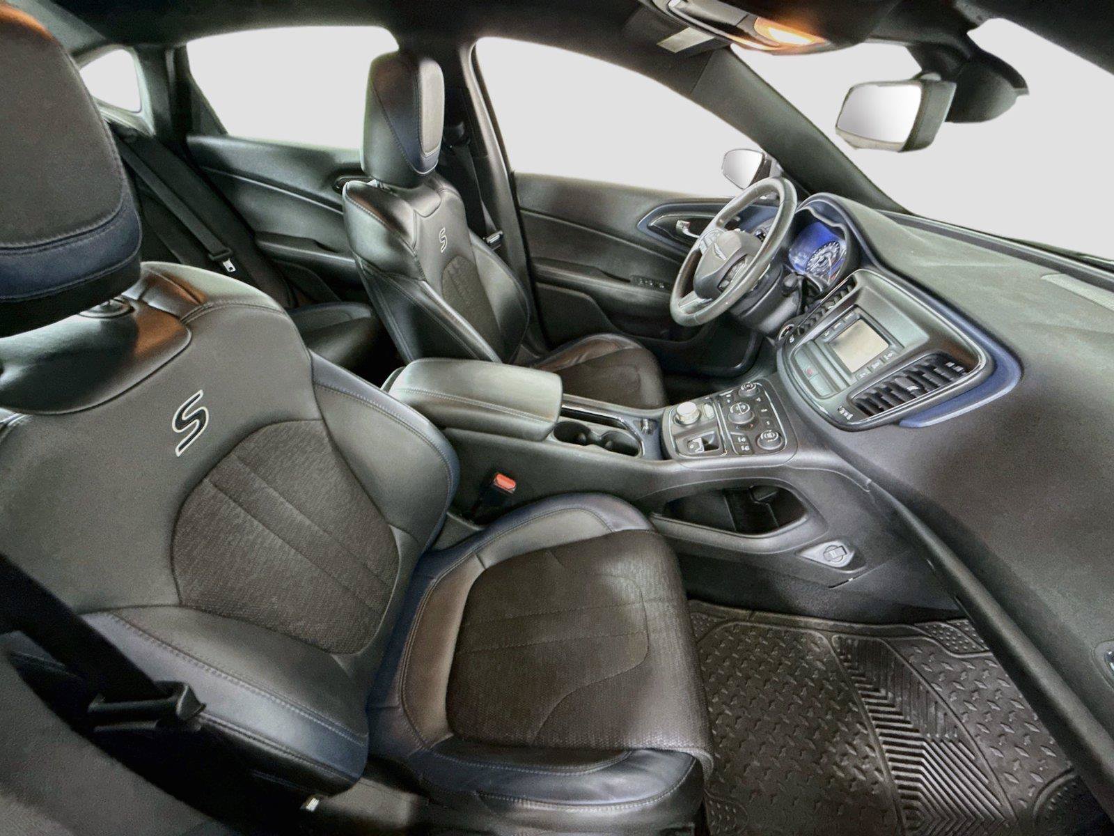 Used 2015 Chrysler 200 S FWD image 19