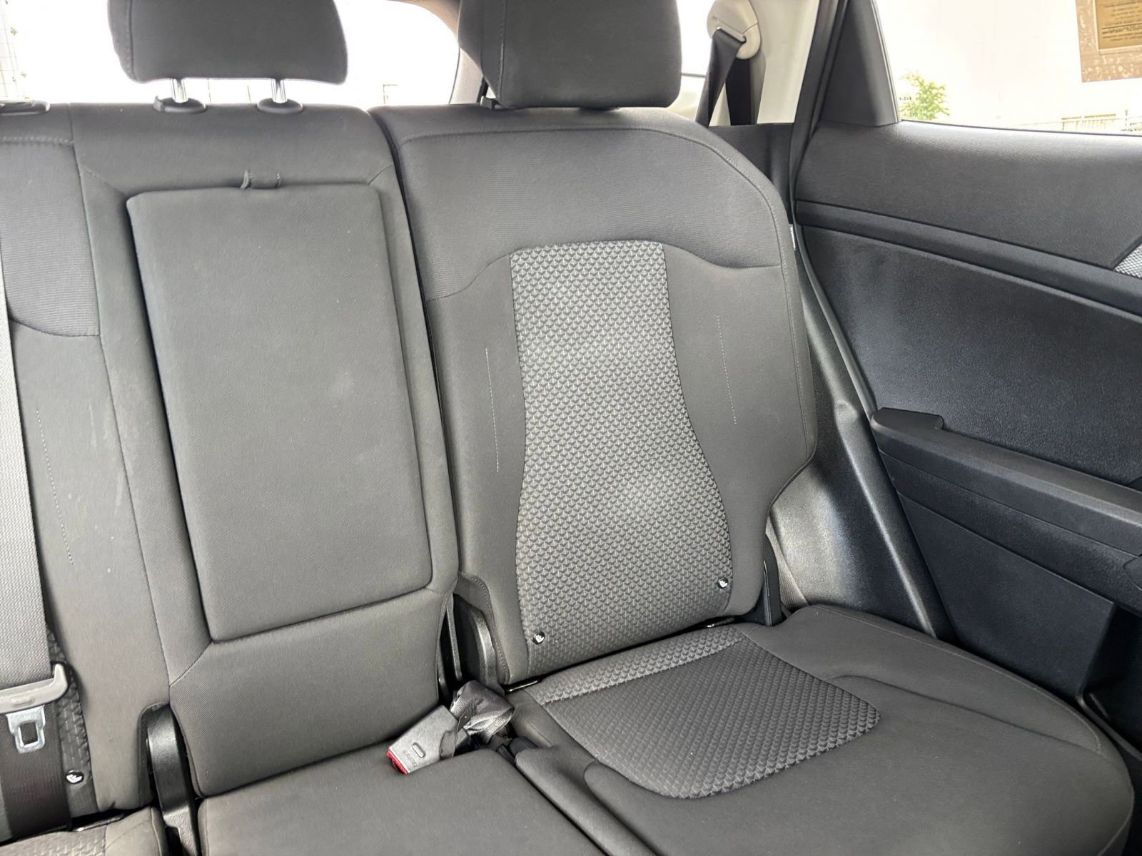 Used 2025 Kia Sportage LX image 36